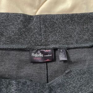 Ladies pull on stretch pant in grey/black pattern size 6